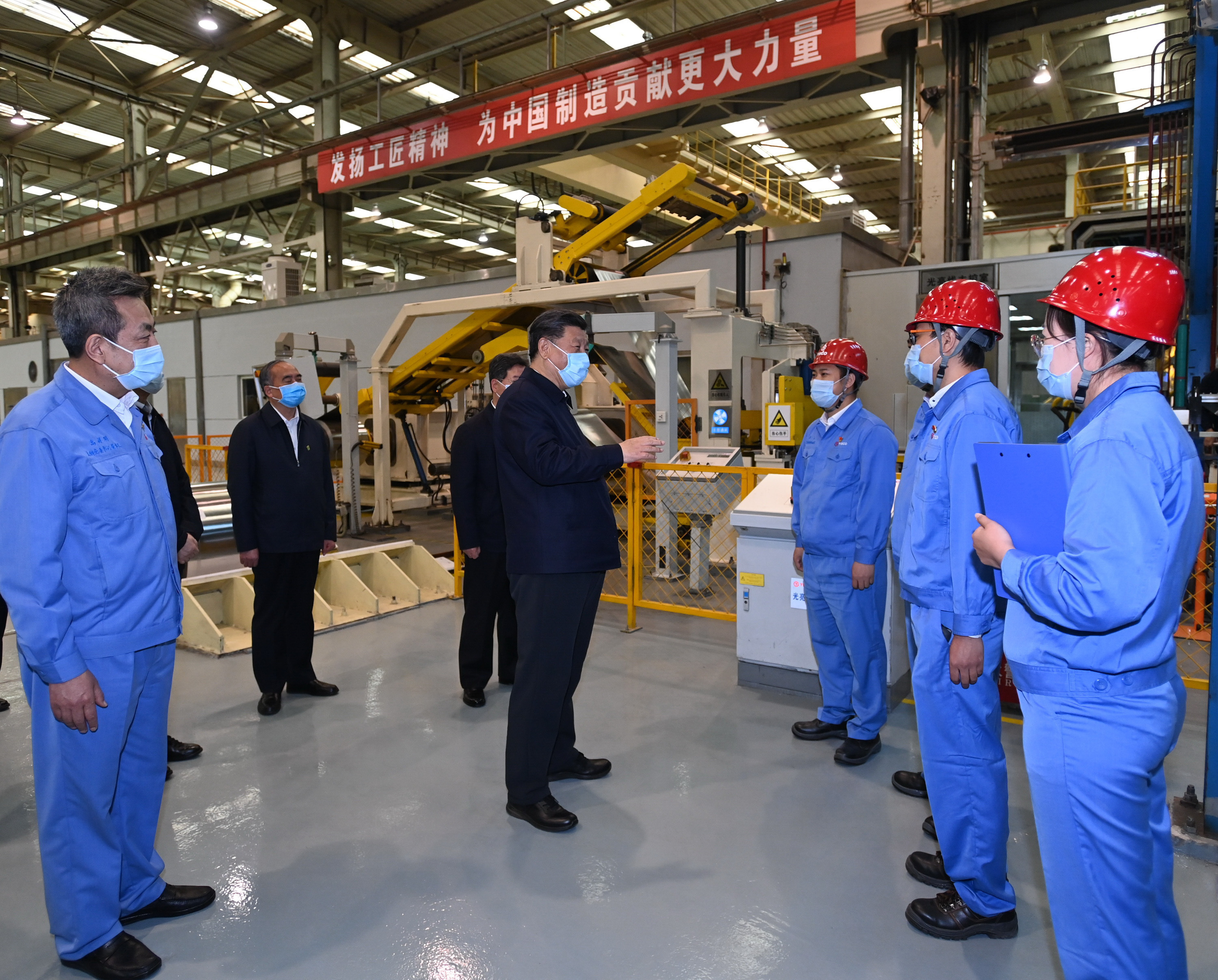 5月11日至12日，中共中央總書記、國(guó)家主席、中央軍委主席習(xí)近平在山西考察。這是5月12日上午，習(xí)近平在太鋼不銹鋼精密帶鋼有限公司生產(chǎn)車間，了解企業(yè)復(fù)工復(fù)產(chǎn)情況。新華社記者 李學(xué)仁 攝.JPG