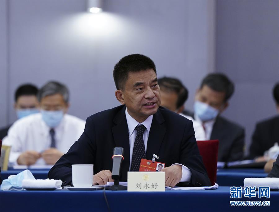 （新華全媒頭條·圖文互動）（10）從人民中汲取磅礴力量——習(xí)近平總書記同出席2020年全國兩會人大代表、政協(xié)委員共商國是紀(jì)實
