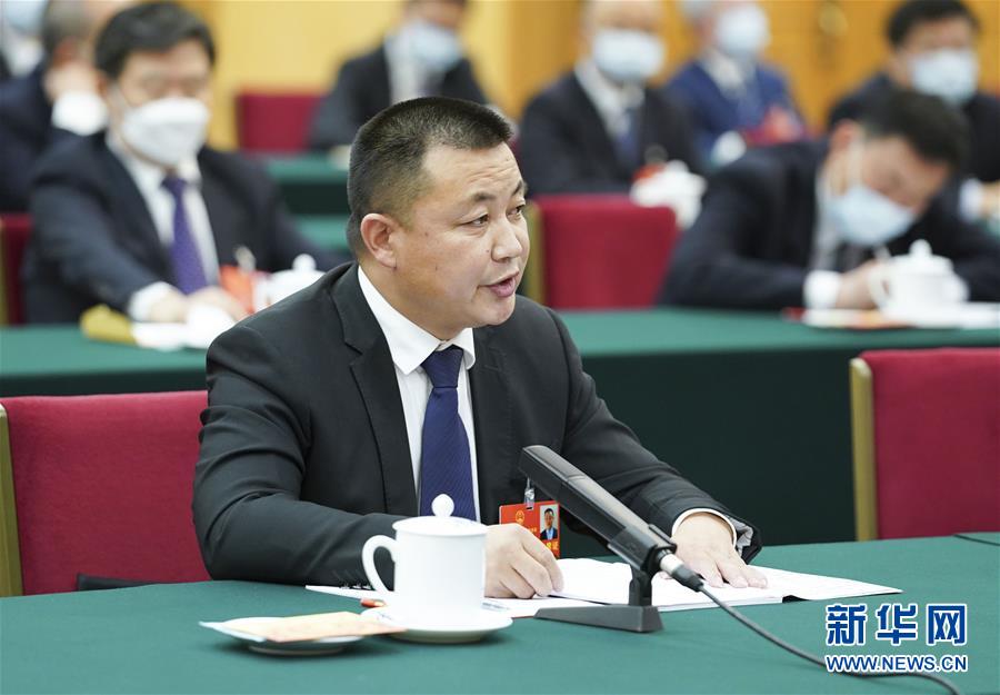 （新華全媒頭條·圖文互動）（11）從人民中汲取磅礴力量——習(xí)近平總書記同出席2020年全國兩會人大代表、政協(xié)委員共商國是紀(jì)實