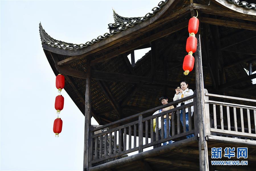 （新華全媒頭條·圖文互動）（20）從人民中汲取磅礴力量——習(xí)近平總書記同出席2020年全國兩會人大代表、政協(xié)委員共商國是紀(jì)實