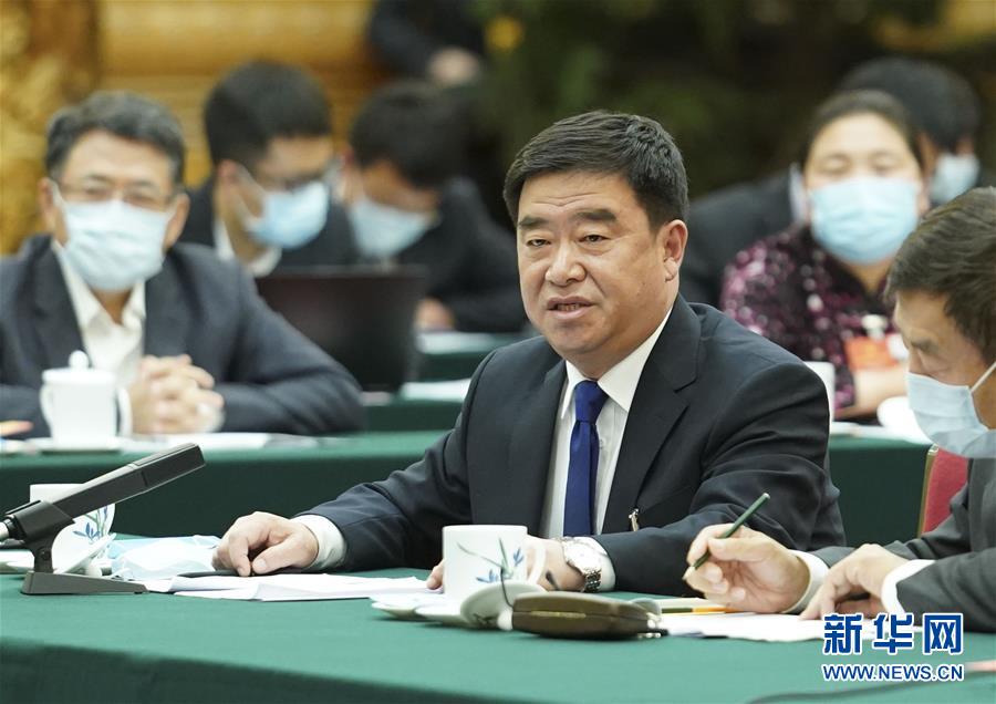 （新華全媒頭條·圖文互動）（6）從人民中汲取磅礴力量——習(xí)近平總書記同出席2020年全國兩會人大代表、政協(xié)委員共商國是紀(jì)實