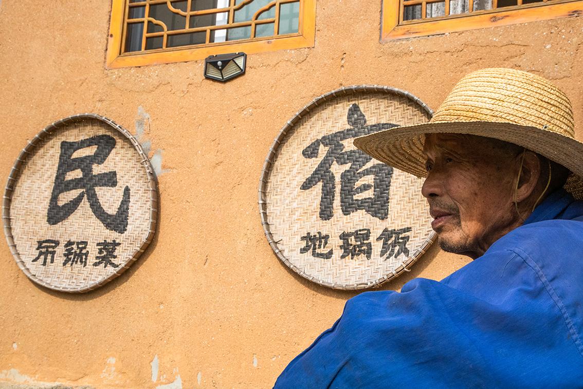 中國鄉(xiāng)村旅游新殺出一匹“黑馬”，人們都往這跑，深秋旅游真火爆