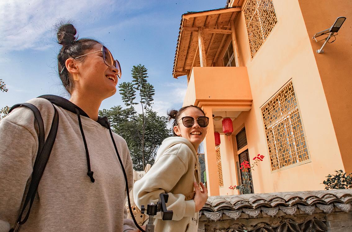 中國鄉(xiāng)村旅游新殺出一匹“黑馬”，人們都往這跑，深秋旅游真火爆