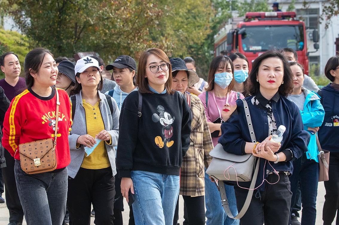 中國鄉(xiāng)村旅游新殺出一匹“黑馬”，人們都往這跑，深秋旅游真火爆